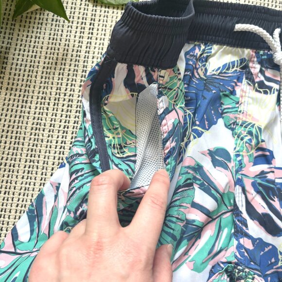 Bundle Maamgic Chinowave floral swim trunks - Picture 7 of 9
